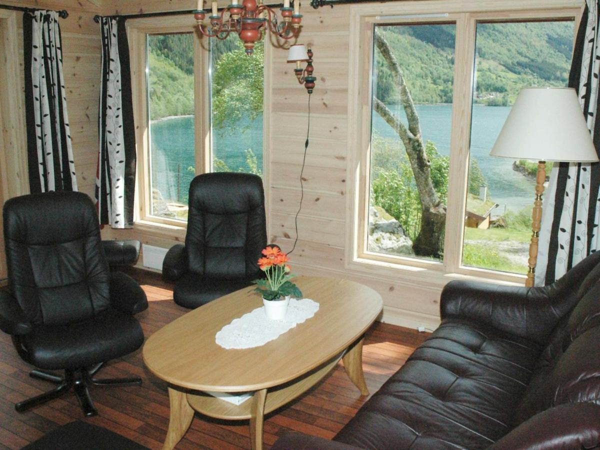Two-Bedroom Holiday home in Olden 3 Kamer foto