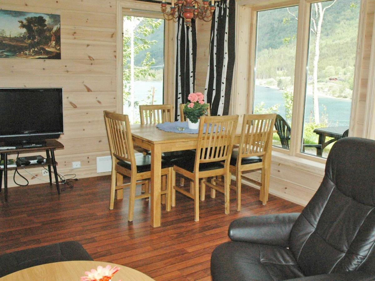 Two-Bedroom Holiday home in Olden 3 Kamer foto