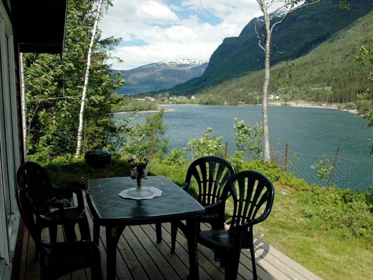 Two-Bedroom Holiday home in Olden 3 Kamer foto